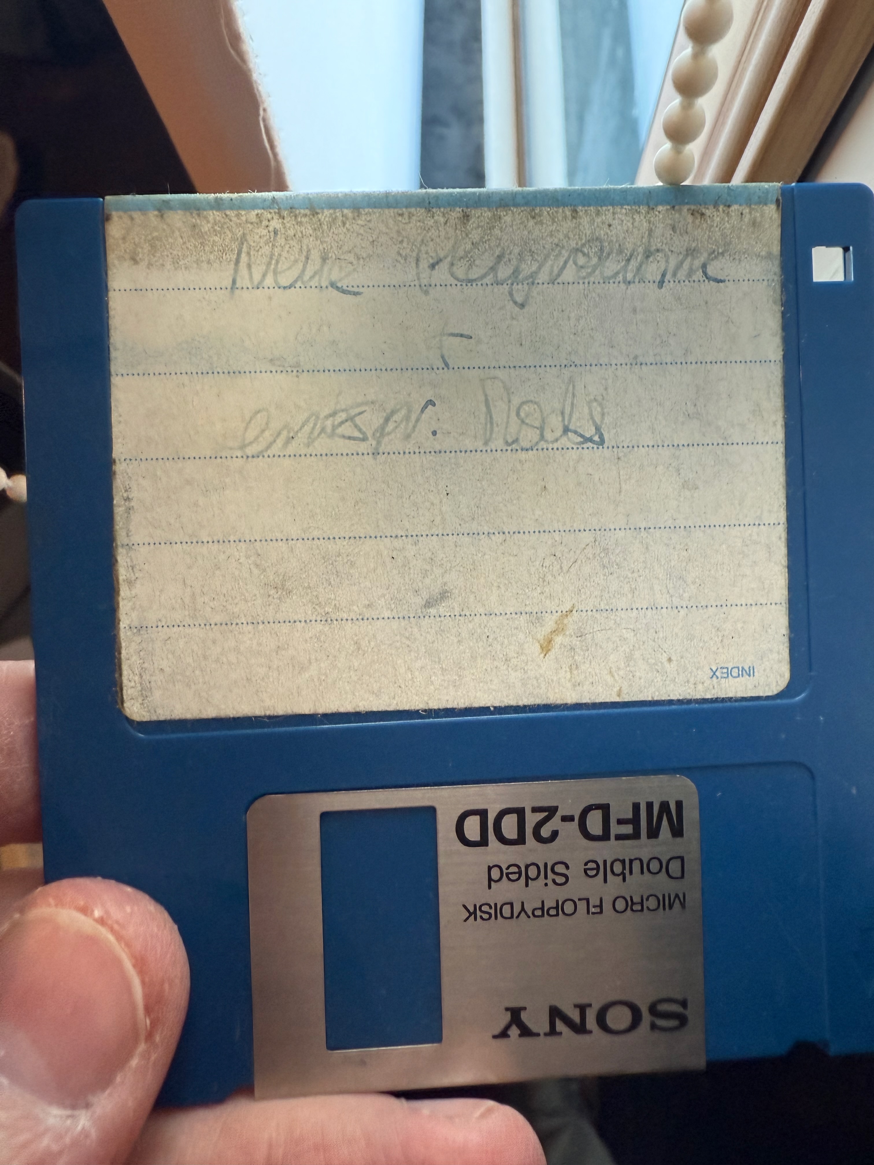 A floppy disk labeled 'Neue Playroutine — eigene Tools'