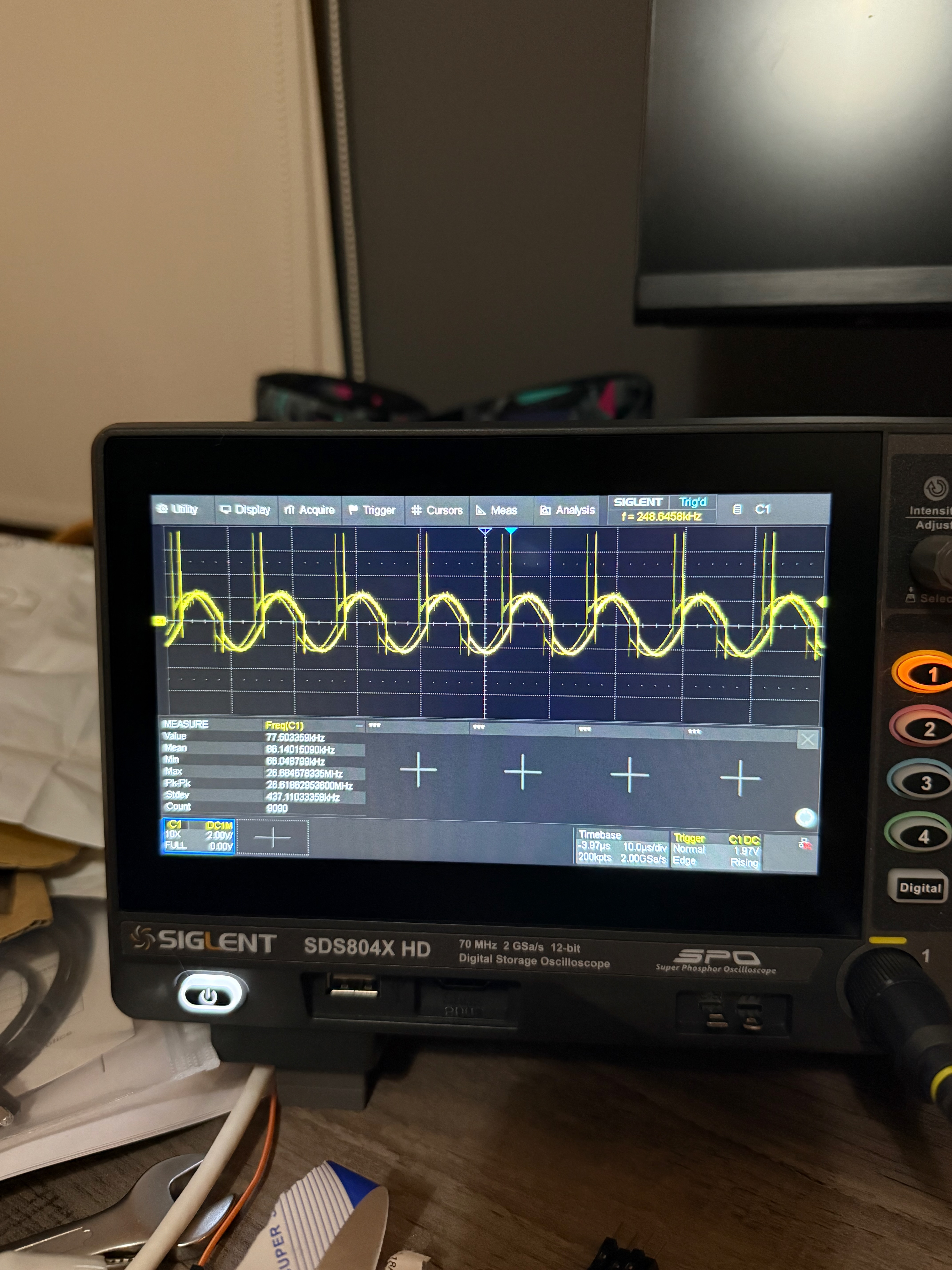Siglent oscilloscope showing the LC tank output waveform